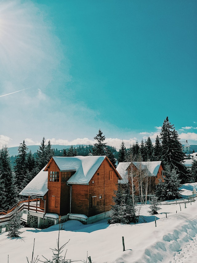 Installer un poêle à bois dans une maison en bois ?